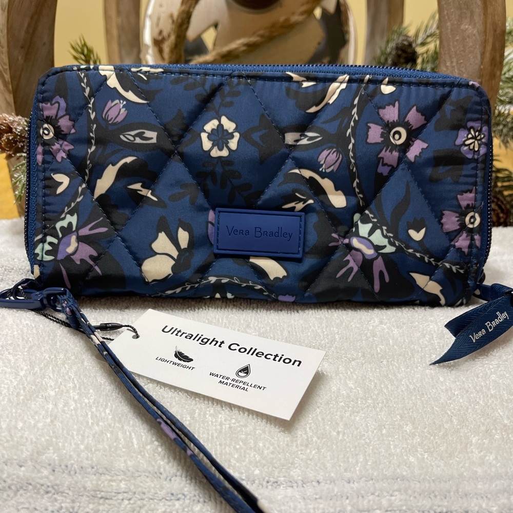 Vera Bradley NWT Ultralight RFID Accordion Wristlet